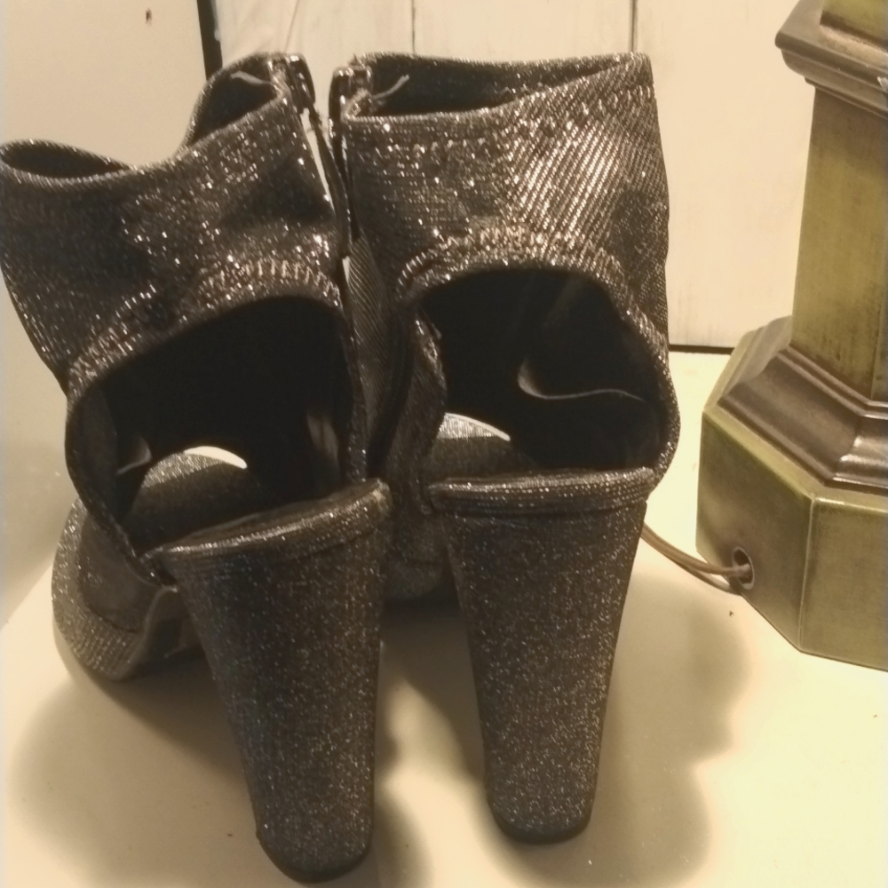 Heels - Picture 5 of 10